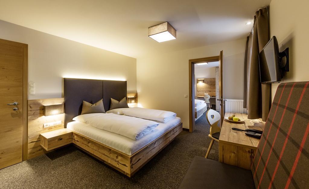 Anewandter Historic Hotel Bruneck Zimmer foto