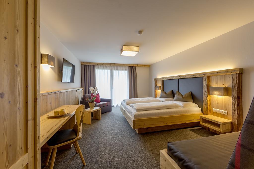 Anewandter Historic Hotel Bruneck Zimmer foto